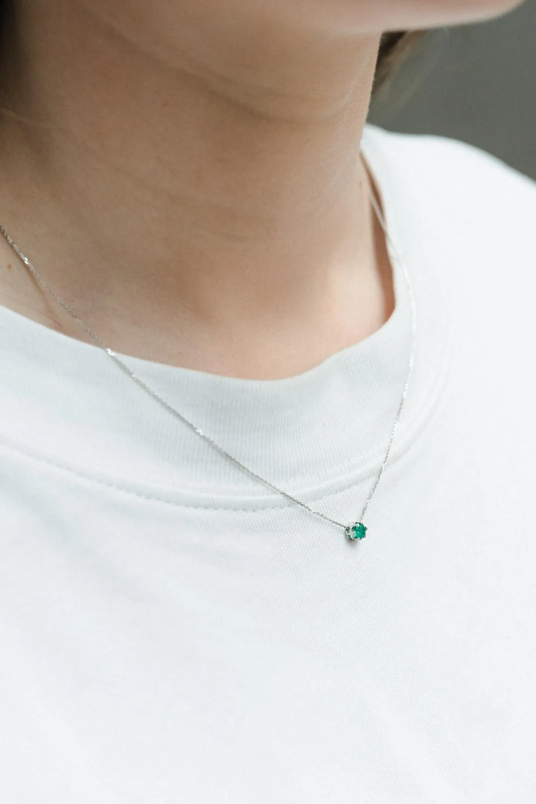 18kt Gold Emerald Pendant Necklace