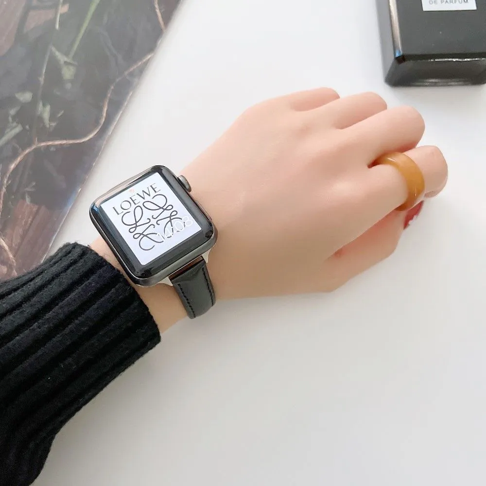 Apple Watch (45mm) simple genuine leather watch strap - Black