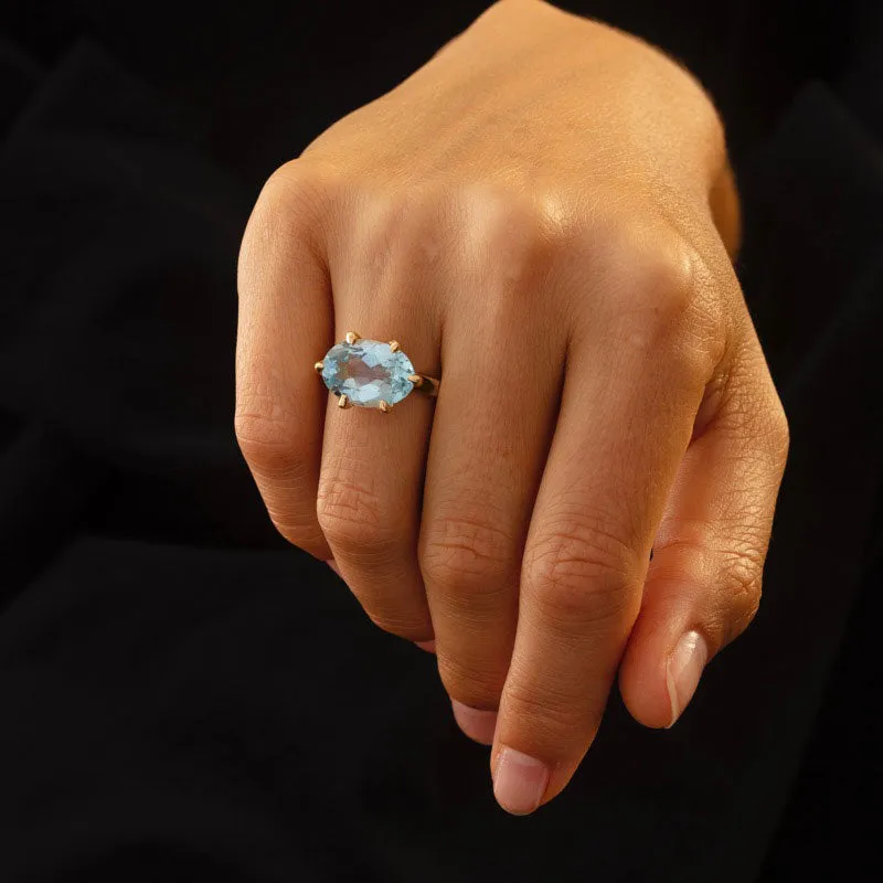 Gigi Ring, Blue Topaz, 9kt Yellow Gold